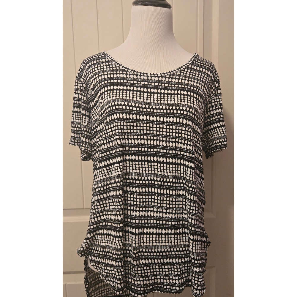 H&M Geometric Textured Knit Top Size M Black White Short Sleeve Viscose Blouse